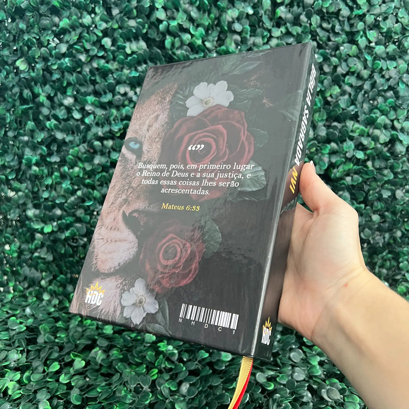 Bíblia NVI Leão com Rosas para presente - detalhe 6