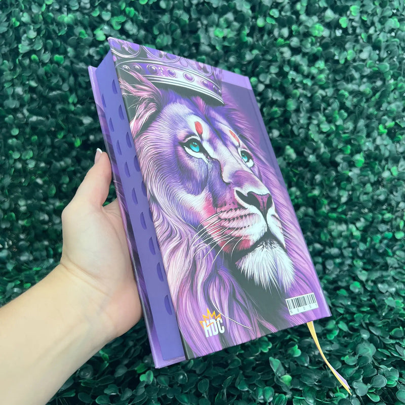 Bíblia NVI capa dura leão roxo - detalhe 3