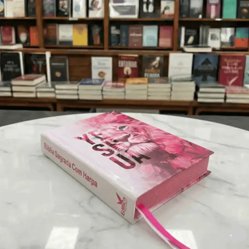 Bíblia Sagrada Feminina Letra Gigante Leão Yeshua Rosa Capa Dura Com Harpa e Índices Deitada