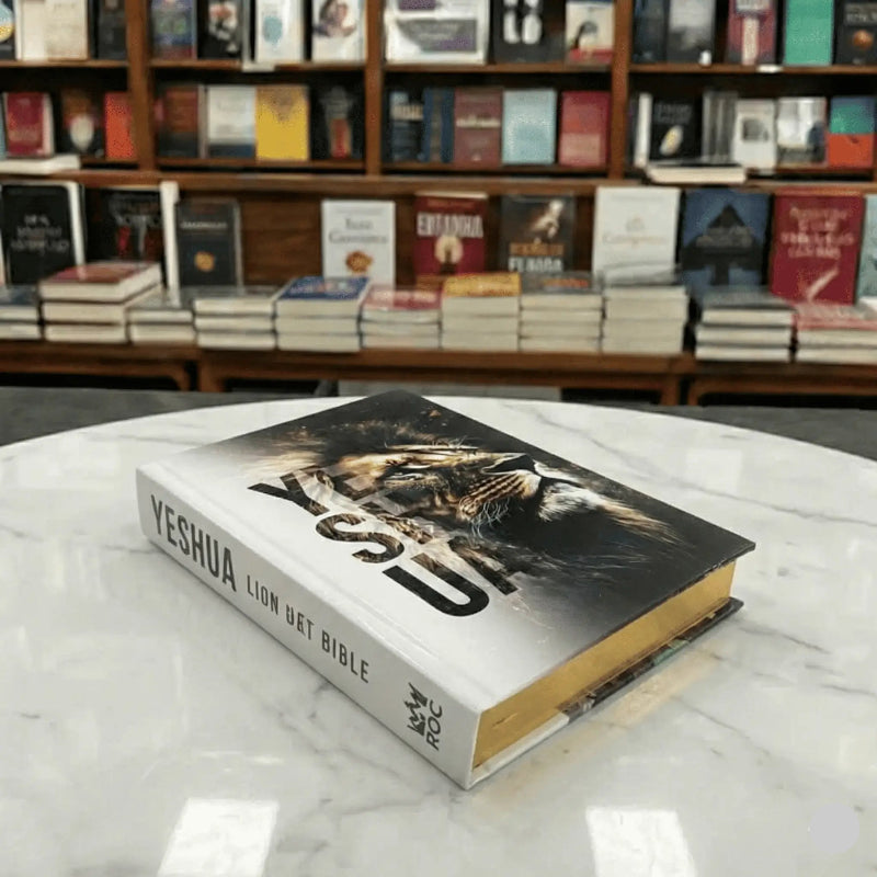 Bíblia Sagrada Leão Yeshua Jesus Branco Com Harpa e Índice Deitada